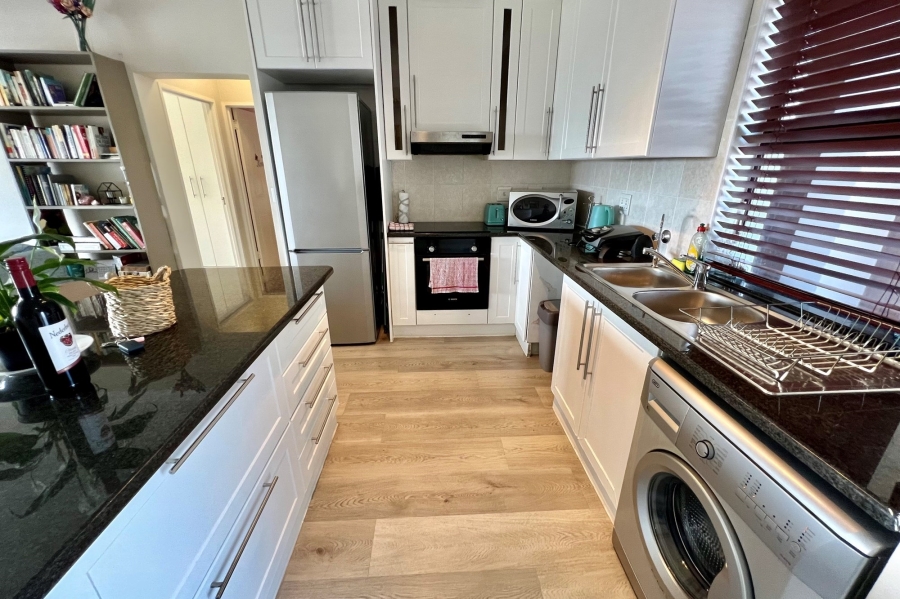 To Let 2 Bedroom Property for Rent in Big Bay Western Cape